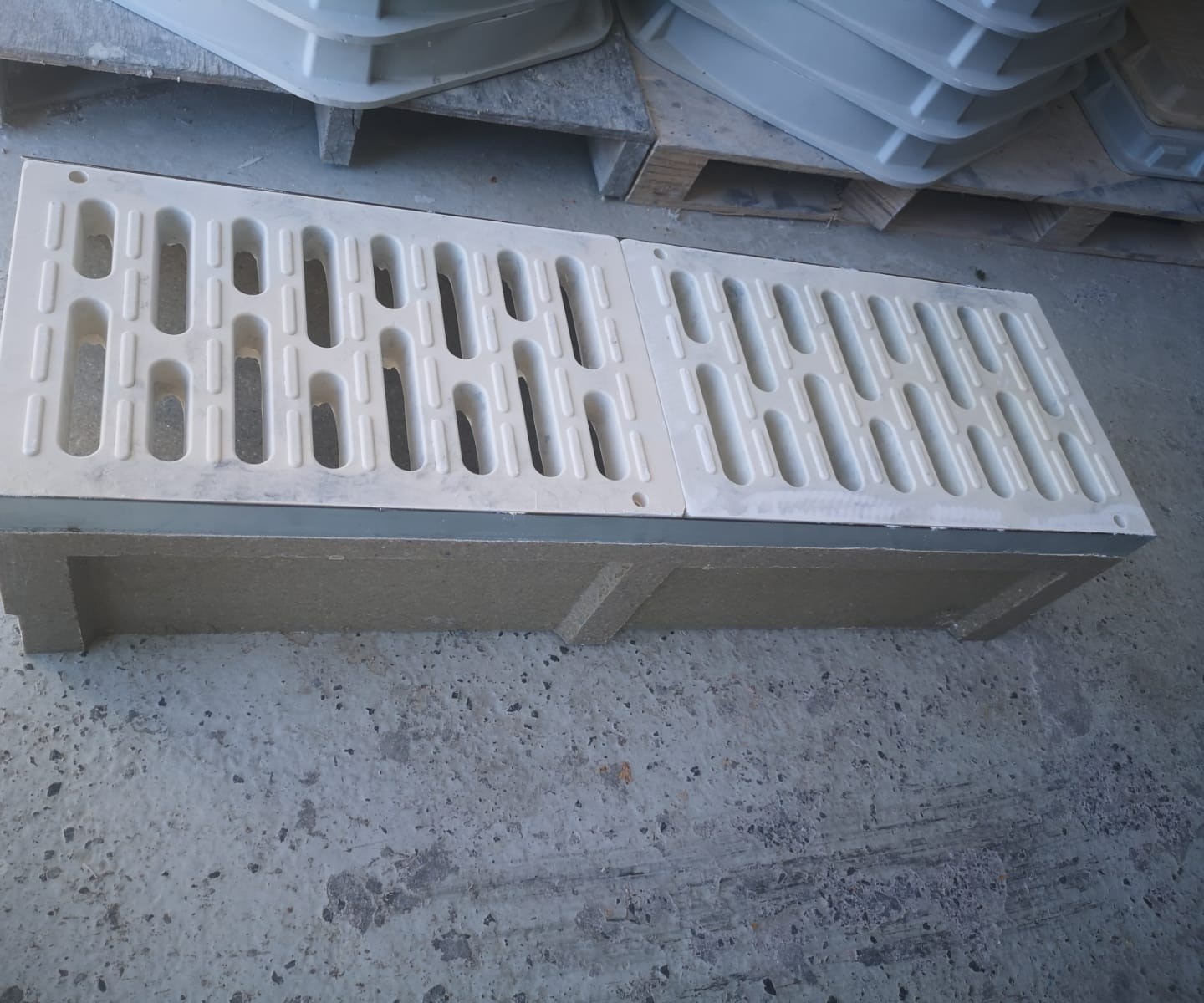 🏭 Polimer Kanallar ve Kompozit Rögar Kapakları ile Endüstriyel, Belediye ve Özel Proje Altyapıları Menholist