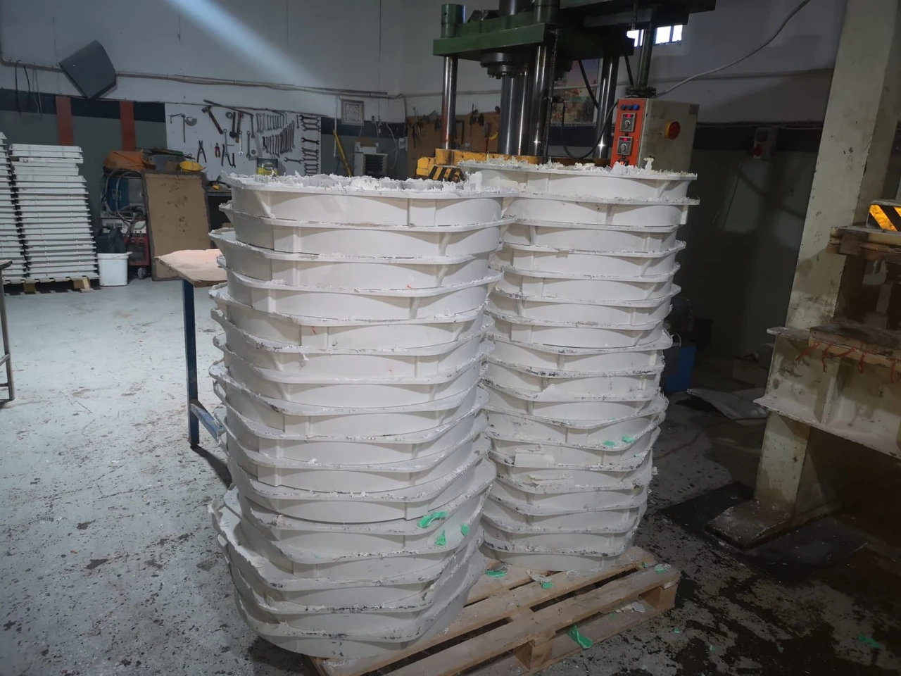 Altyapının Görünmeyen Kahramanları: Kompozit Rögar Kapakları, Polimer Kanallar ve Yağmur Suyu Sistemleri